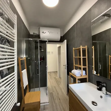 Dama - Parcheggio Privato - Vista Lierna