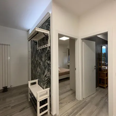 Dama - Parcheggio Privato - Vista Lejlighed Lierna